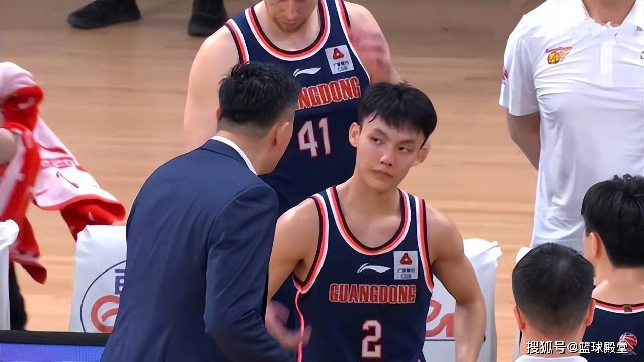 好的，请您稍等，我们的警员马上就到。